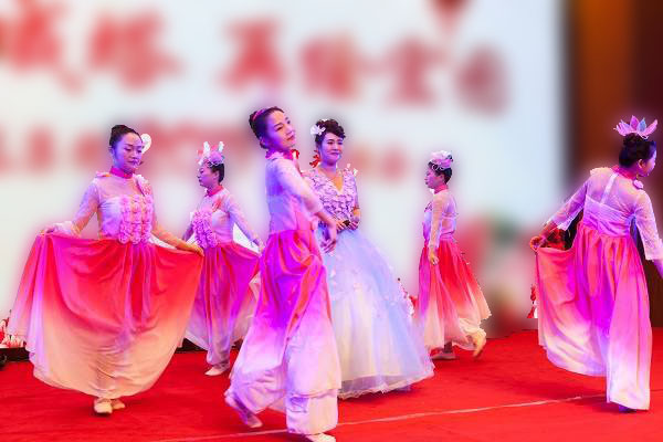 L:\企劃內(nèi)容整理\曠遠歷年照片（附稿件）對內(nèi)照片（活動、培訓、事件）\2019年9��?��?9日半年度\20170125095699939993-.jpg